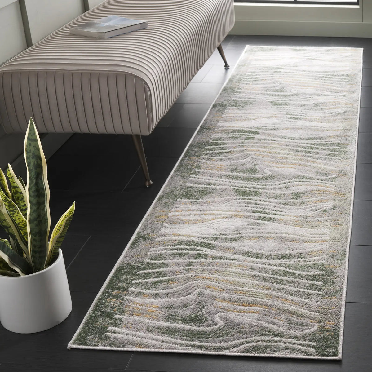 Safavieh Palma 2'-2" x 9'-0" Rug in Beige / Green