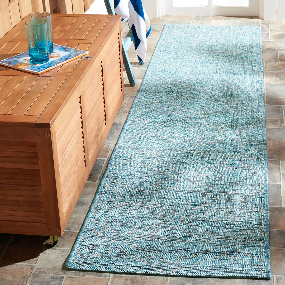 Safavieh Courtyard 2'-2" x 9'-0" Rug in Aqua / Grey