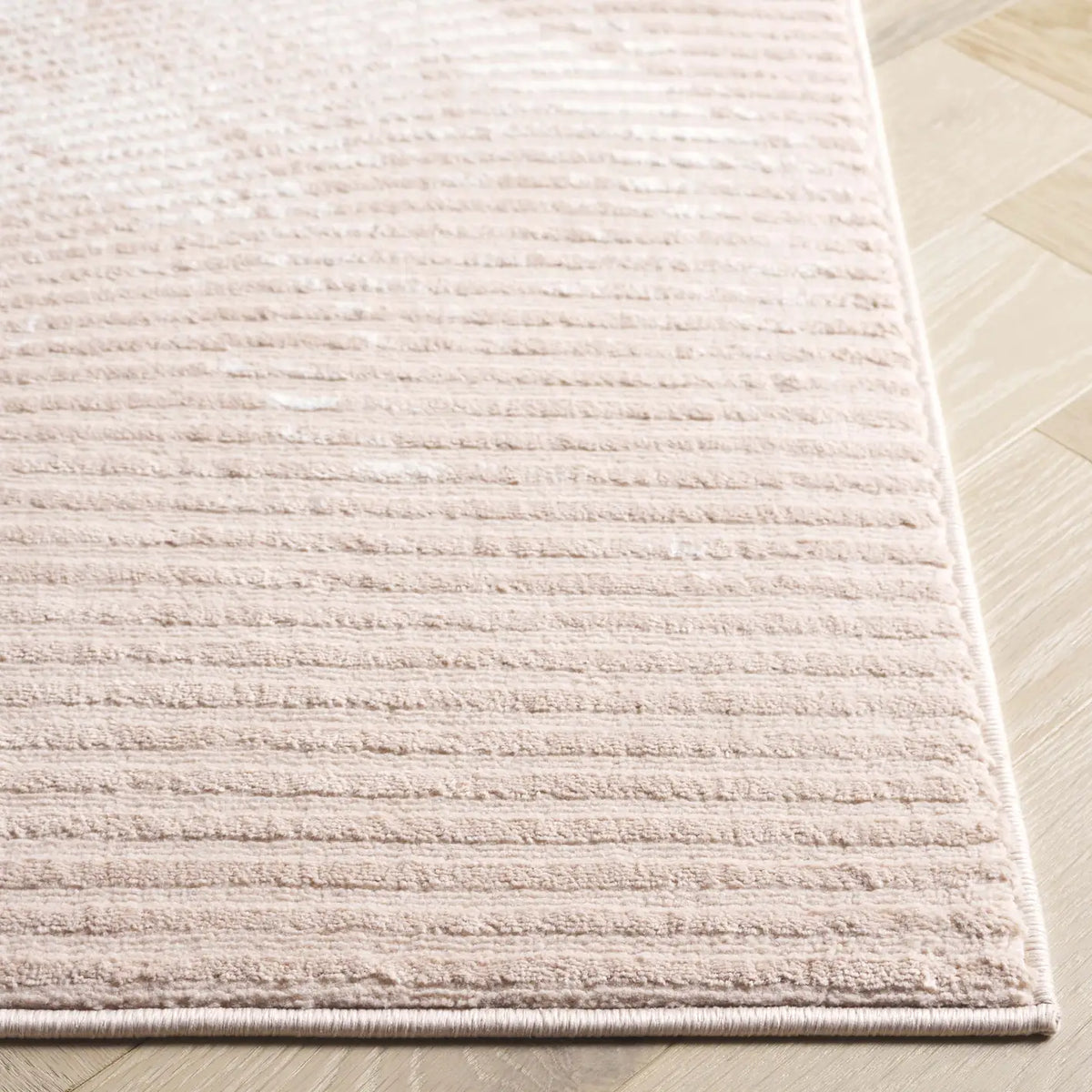 Safavieh Revive 4'-0" x 6'-0" Rug in Pink / Ivory