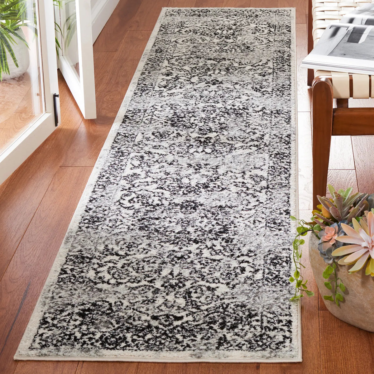 Safavieh Tulum 2'-0" x 11'-0" Rug in Ivory / Black