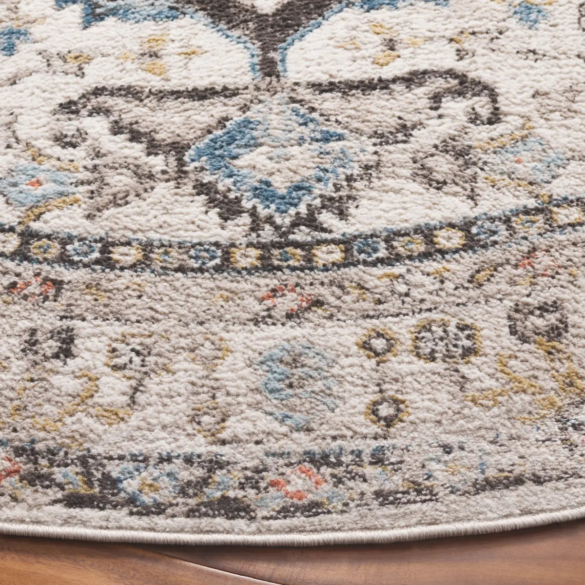 Safavieh Cornelia 200 6'-7" x 6'-7" Rug in Ivory