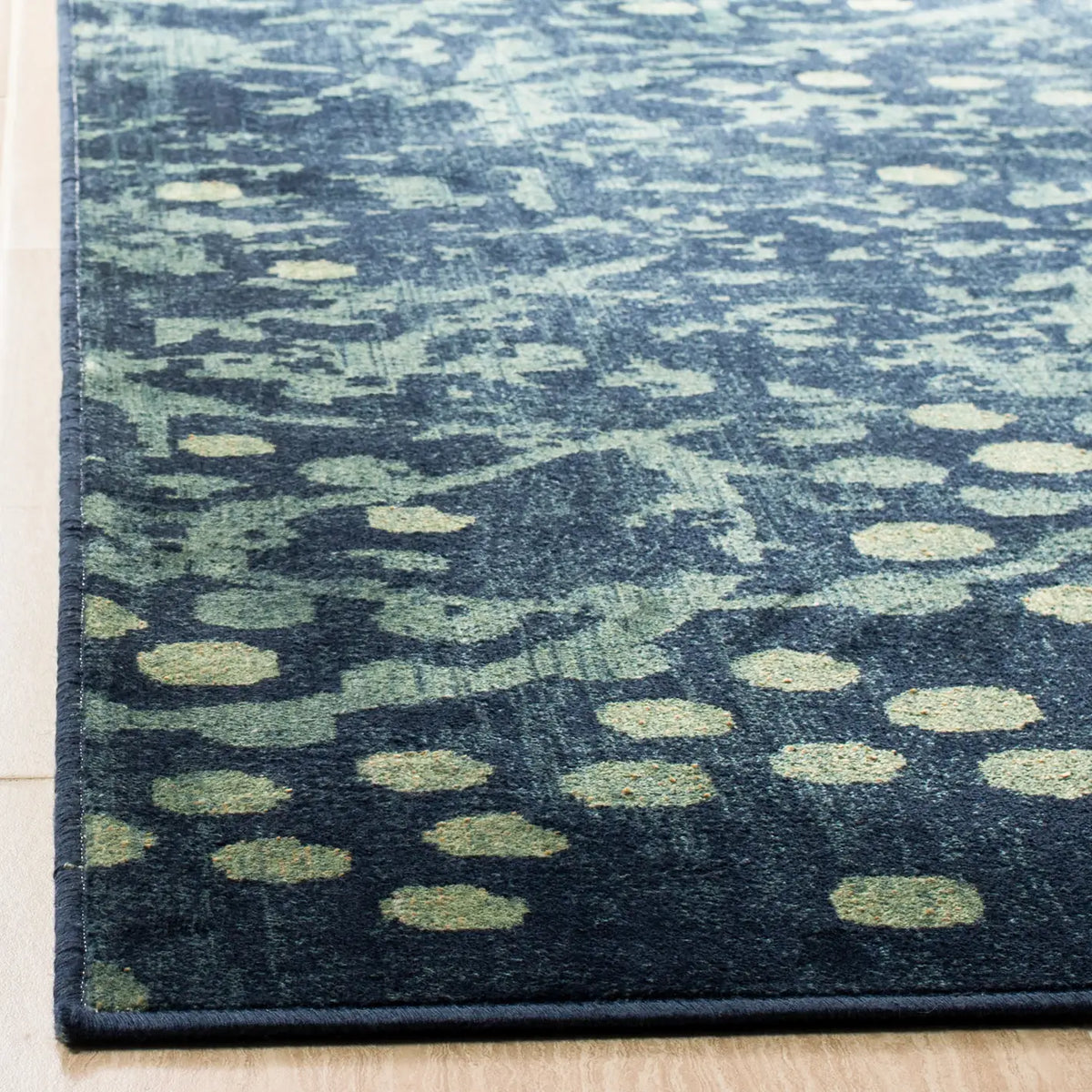 Safavieh Constellation Vintage 4'-0" x 5'-7" Rug in Blue / Multi