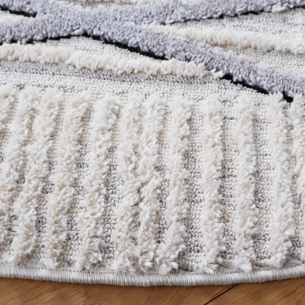 Safavieh Marrakesh 6'-7" x 6'-7" Rug in Beige / Grey