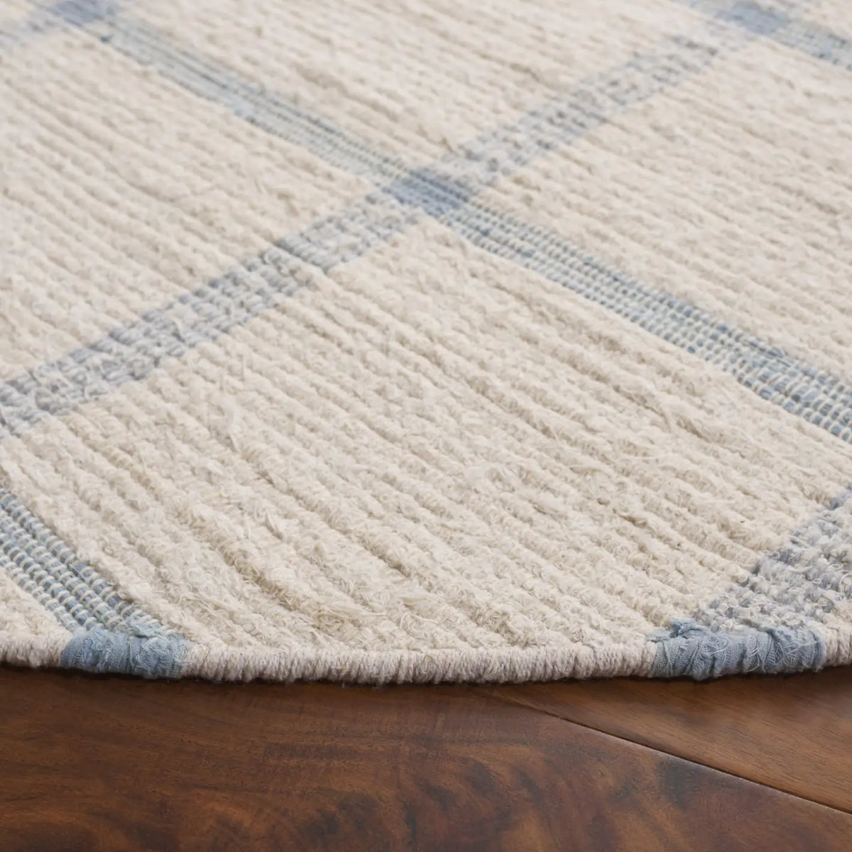 Safavieh Montauk 6'-0" x 6'-0" Rug in Ivory / Blue