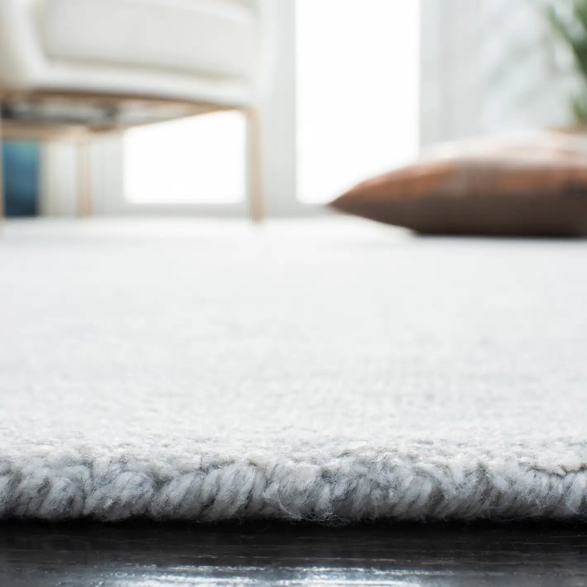 Safavieh Mirage 4'-0" x 6'-0" Rug in Light Grey