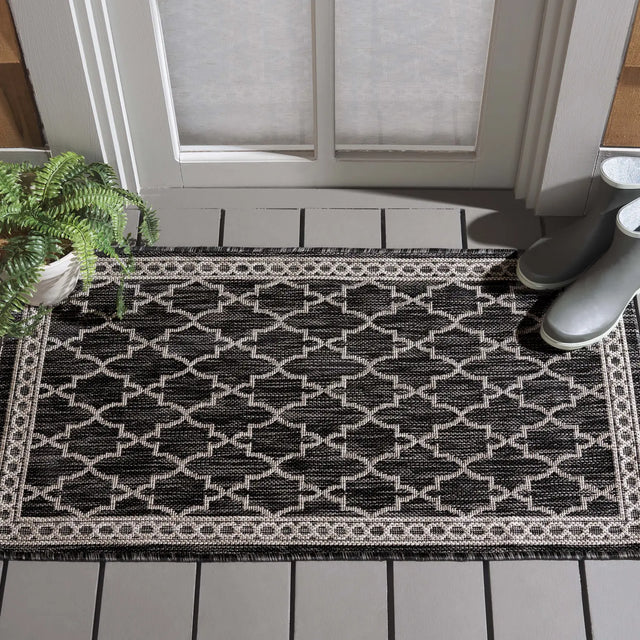 Safavieh Courtyard 2'-0" x 3'-7" Rug in Black / Beige