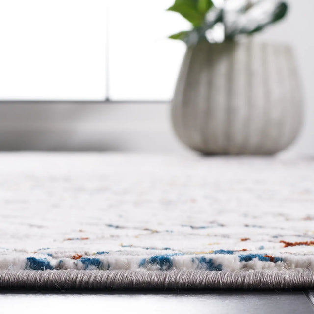 Safavieh Amelia 4'-5" x 6'-5" Rug in Grey / Light Grey