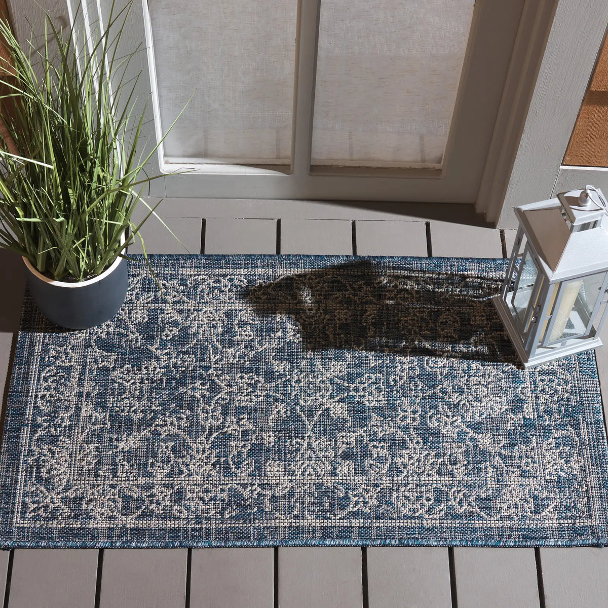 Safavieh Courtyard 2'-0" x 3'-7" Rug in Navy / Ivory