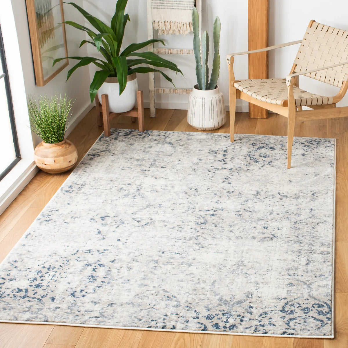 Safavieh Carnegie 4'-0" x 6'-0" Rug in Ivory / Navy