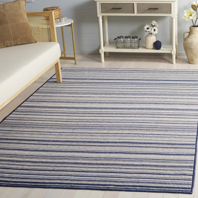 Safavieh Escape 600 5'-3" x 7'-6" Rug in Beige / Blue