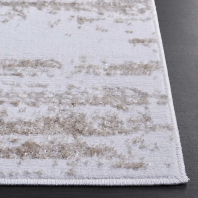 Safavieh Maya 4'-0" x 6'-0" Rug in Ivory / Beige