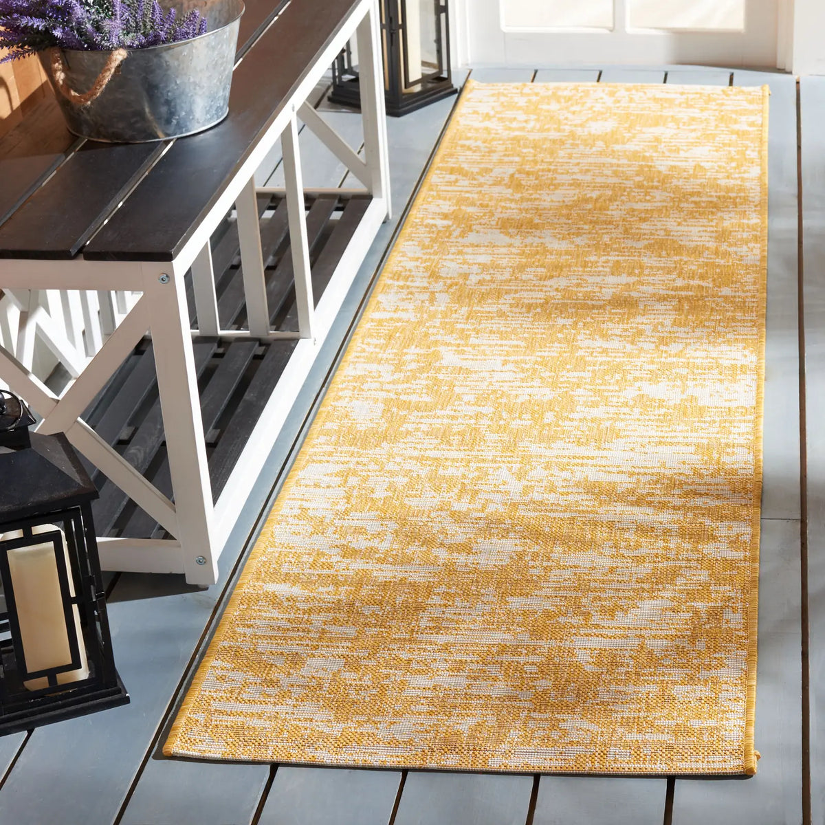 Safavieh Courtyard 2'-3" x 8'-0" Rug in Gold / Ivory