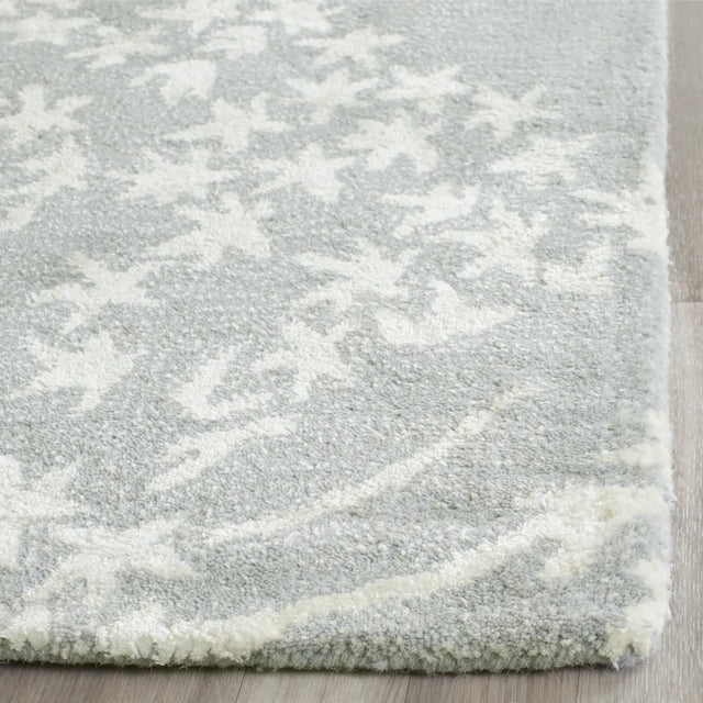 Safavieh Bella 2'-3" x 7'-0" Rug in Light Blue / Ivory