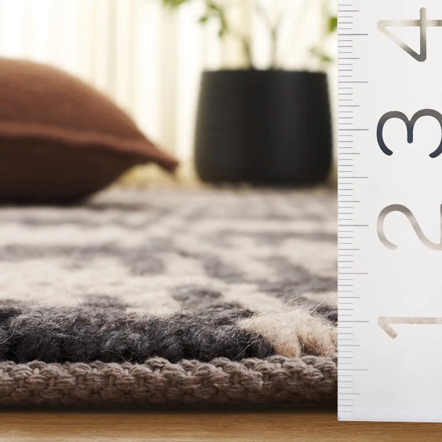 Safavieh Natural Fiber Couture 2'-3" x 8'-0" Rug in Black / Beige