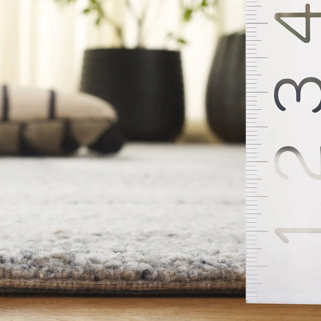 Safavieh Harvest 2'-3" x 9'-0" Rug in Silver / Grey
