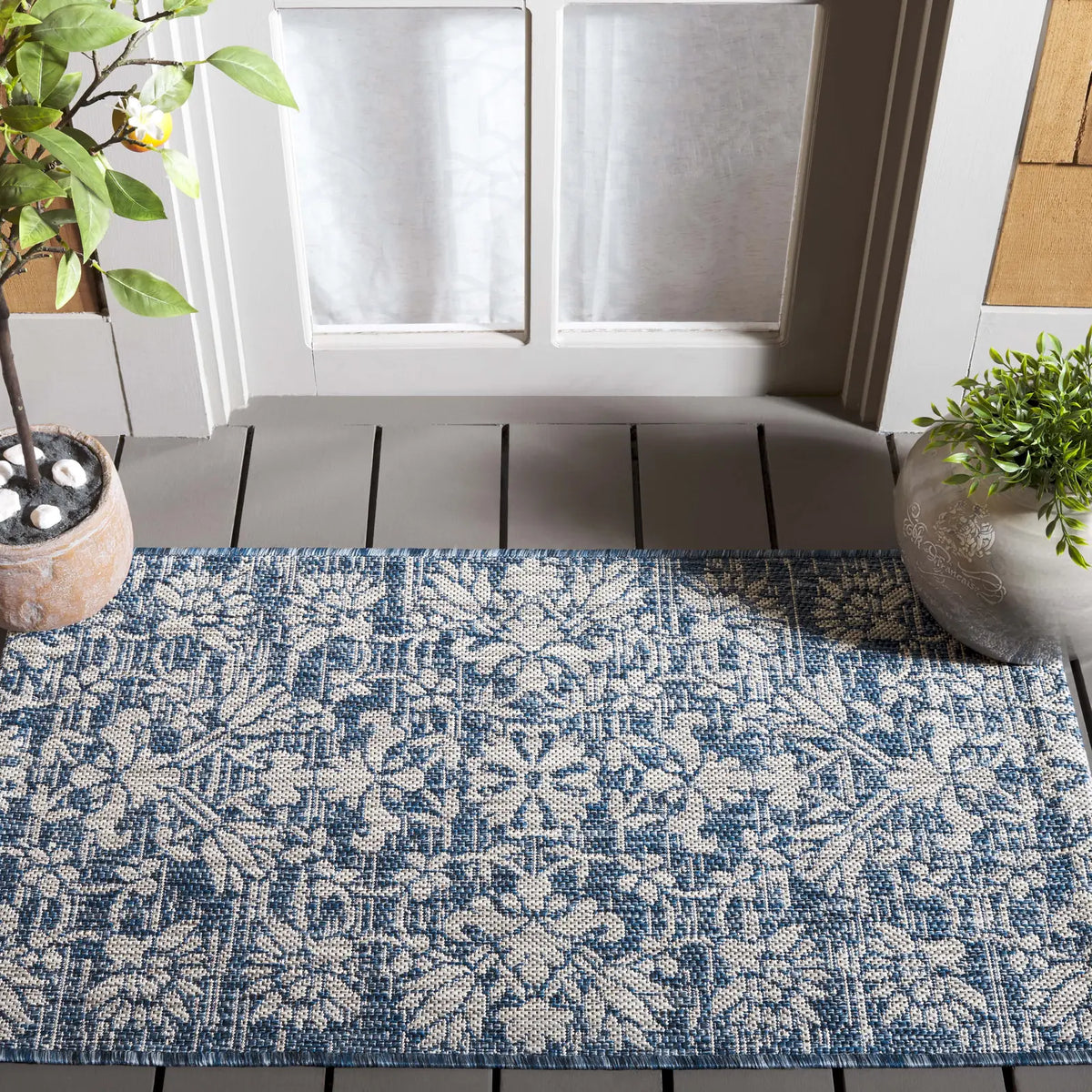 Safavieh Courtyard 2'-0" x 3'-7" Rug in Navy / Grey