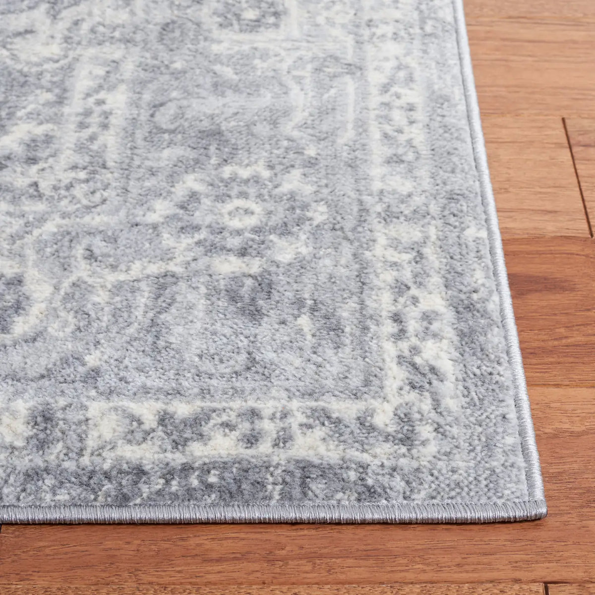 Safavieh Brentwood 4'-0" x 6'-0" Rug in Grey / Light Grey