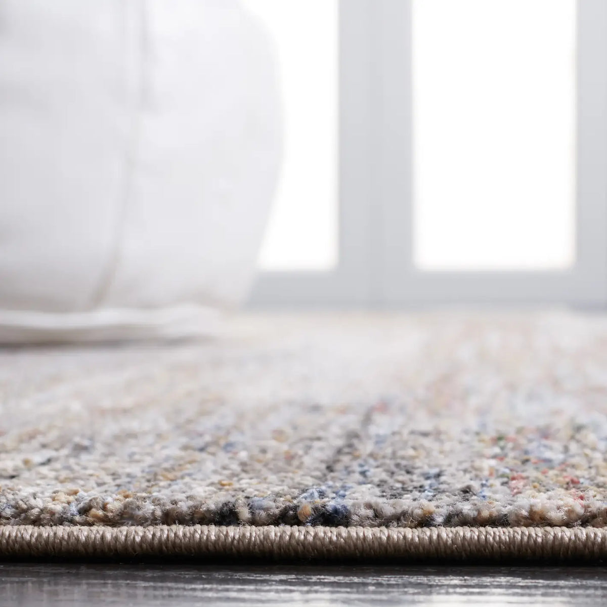 Safavieh Jasmine 4'-5" x 6'-5" Rug in Grey / Blue