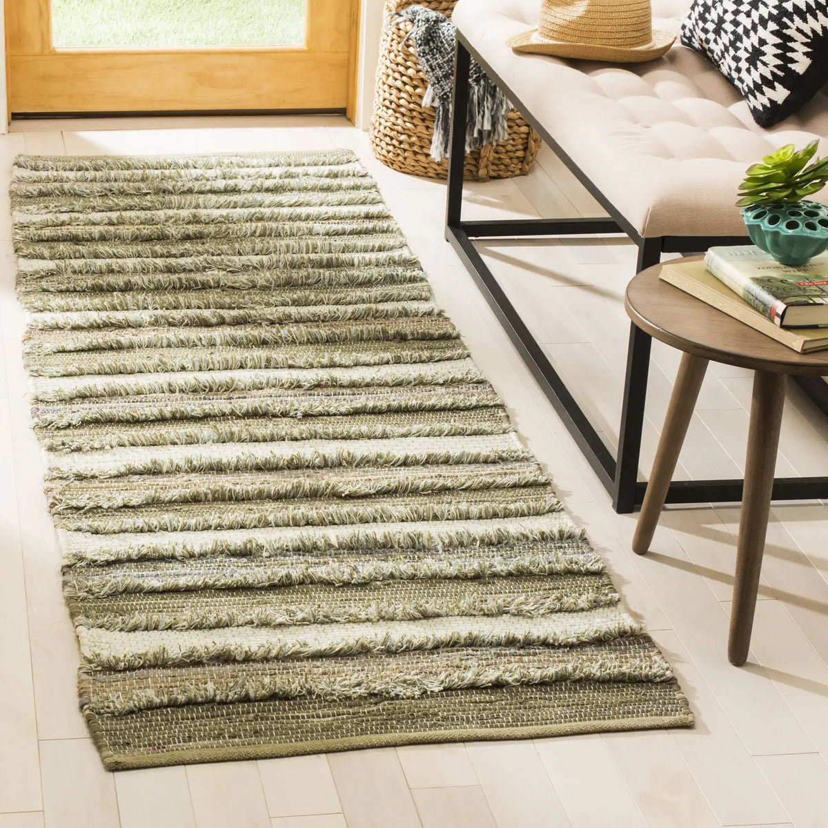 Safavieh Montauk 2'-3" x 8'-0" Rug in Beige / Multi