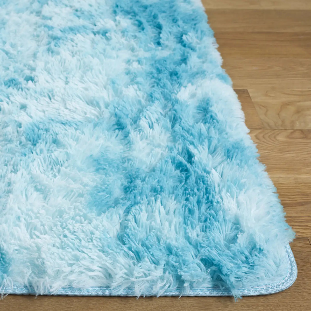 Safavieh Rainbow Shag 4'-0" x 6'-0" Rug in Aqua