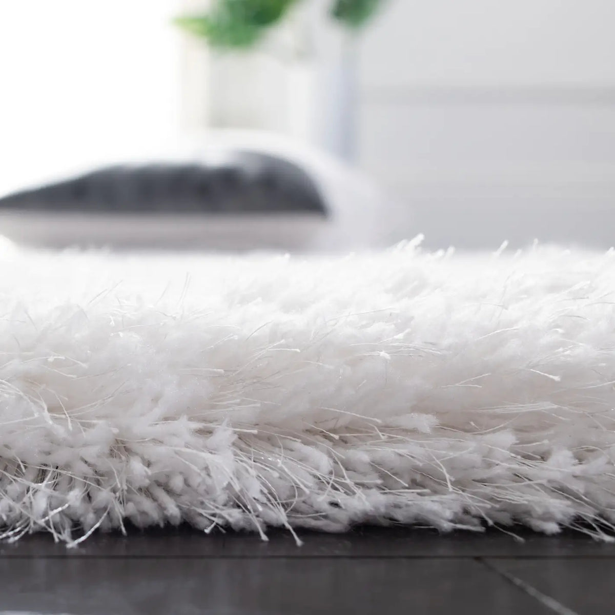 Safavieh Ocean Shag 4'-0" x 6'-0" Rug in Ivory