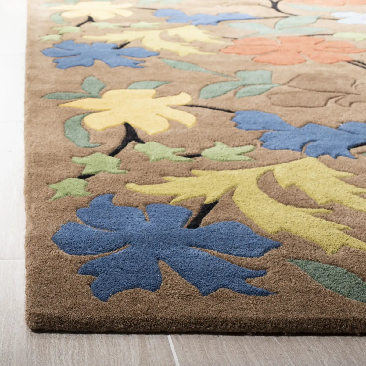 Safavieh Soho 5'-0" x 8'-0" Rug in Brown / Multi