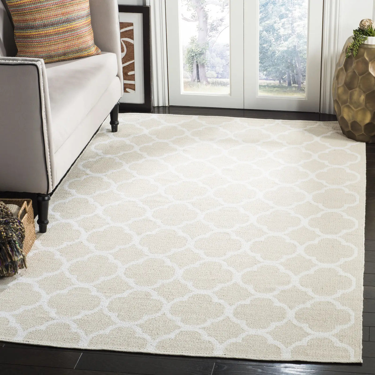 Safavieh Montauk 4'-0" x 6'-0" Rug in Beige / Ivory