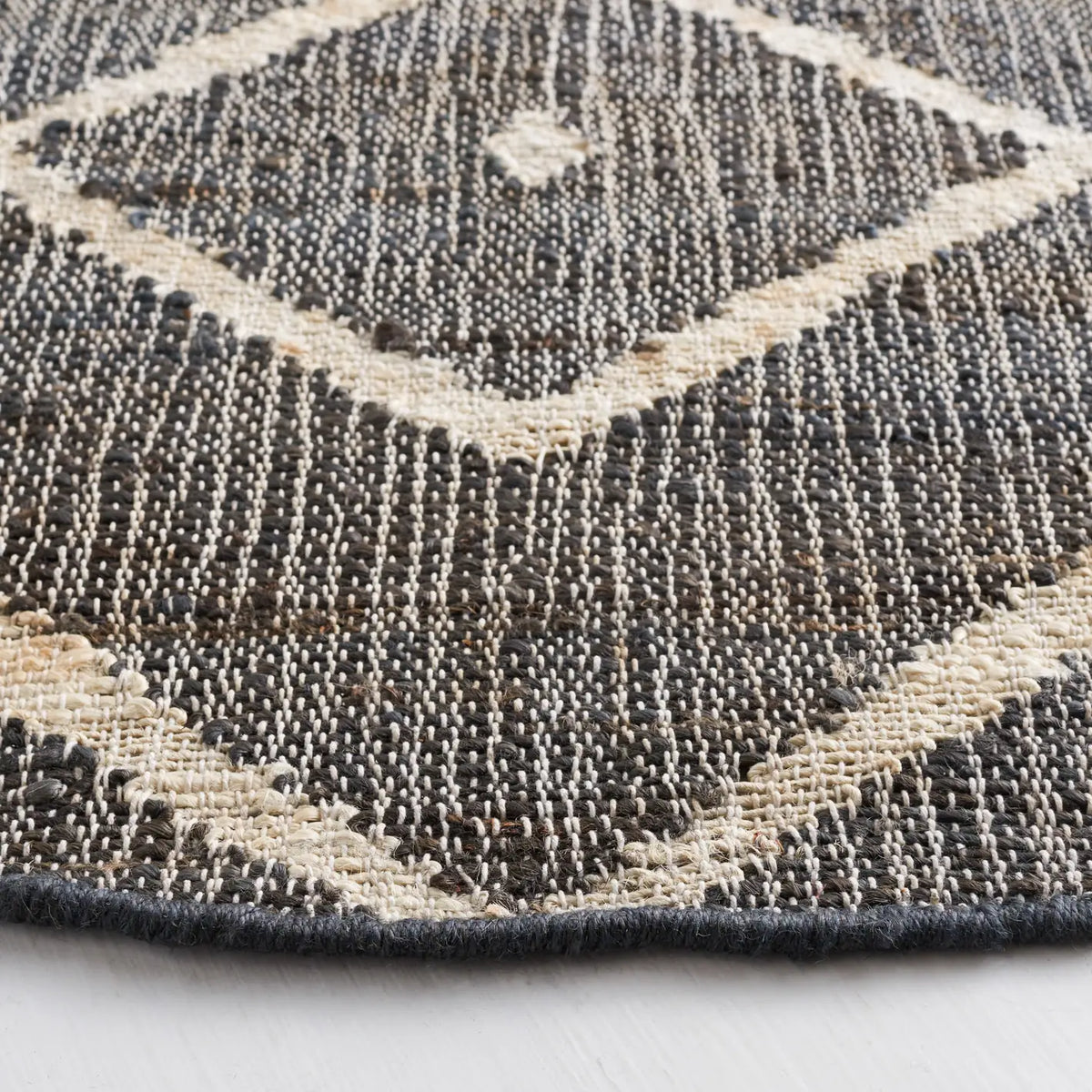 Safavieh Kilim 5'-0" x 5'-0" Rug in Charcoal / Natural