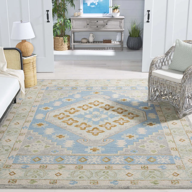 Safavieh Heritage 6'-0" x 9'-0" Rug in Green / Ivory