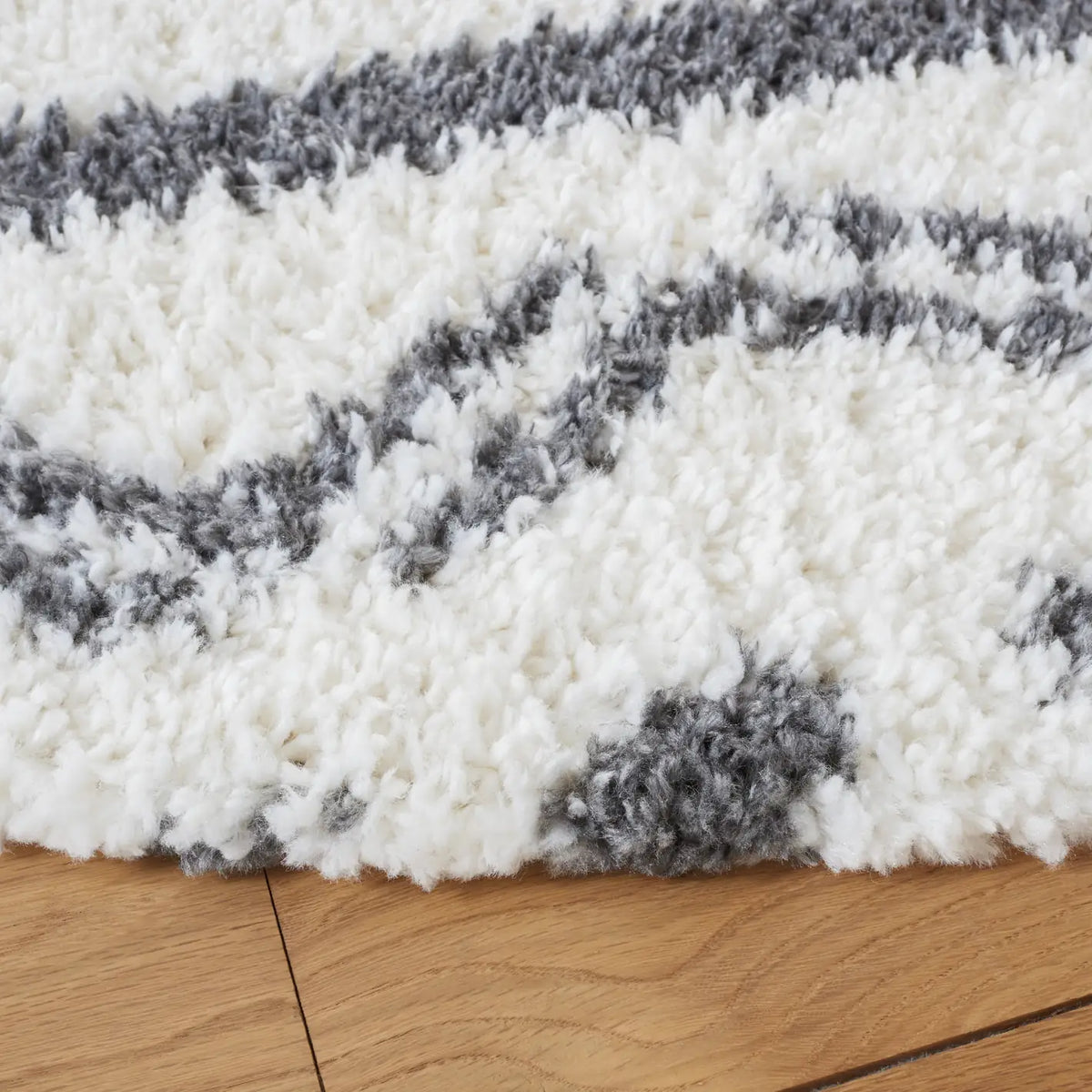 Safavieh Parma Shag 6'-7" x 6'-7" Rug in Ivory / Charcoal