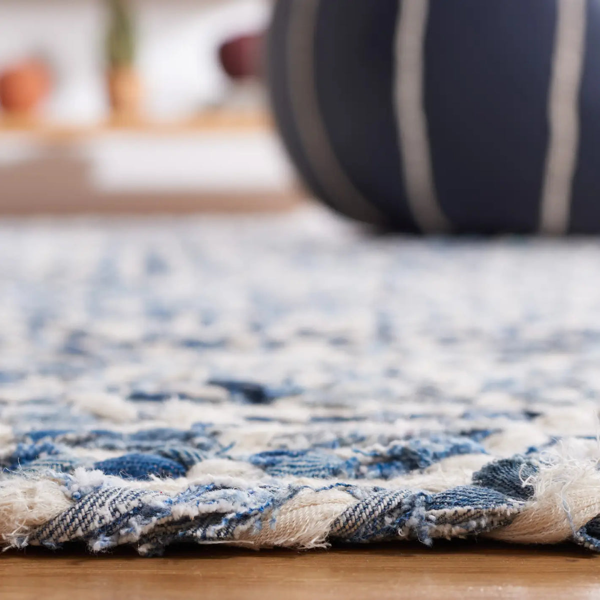 Safavieh Braided 4'-0" x 6'-0" Rug in Blue / Ivory