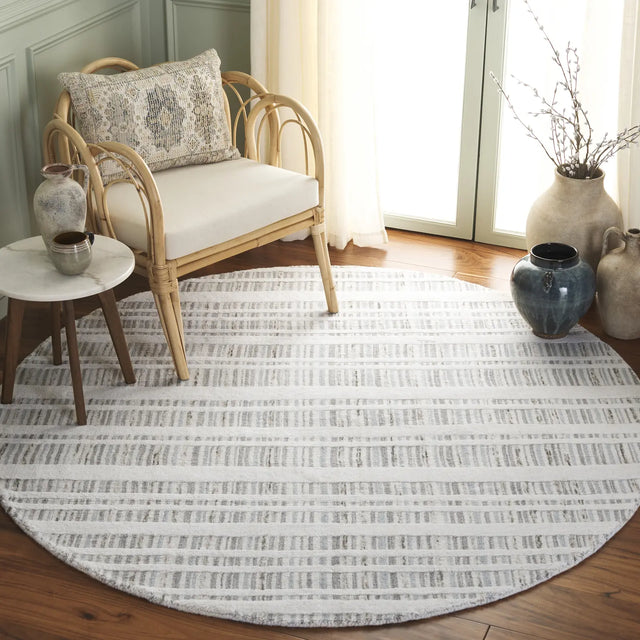 Safavieh Fifth Avenue 6'-0" x 6'-0" Rug in Grey / Ivory