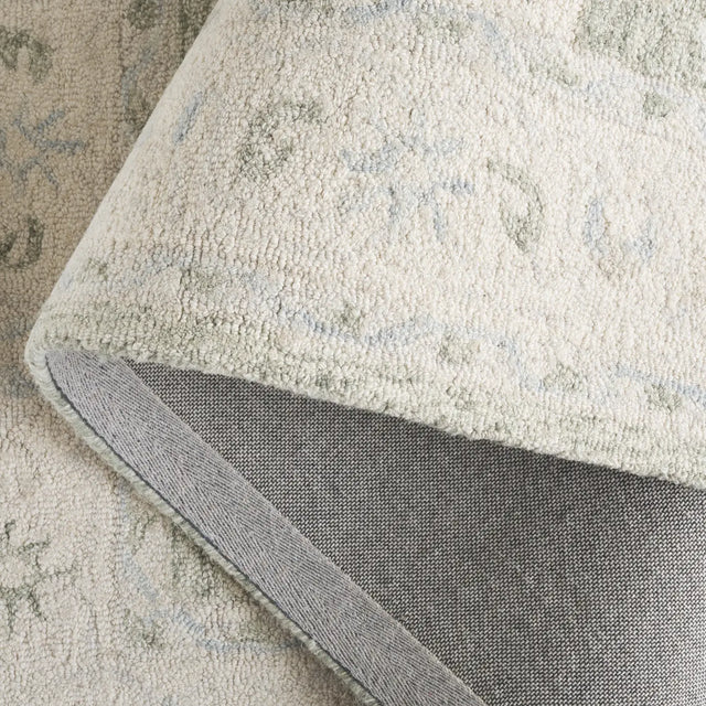 Safavieh Heritage 4'-0" x 6'-0" Rug in Light Green / Beige