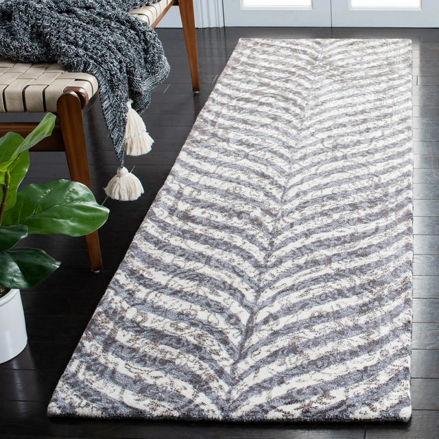 Safavieh Restoration Vintage 2'-3" x 8'-0" Rug in Grey / Ivory