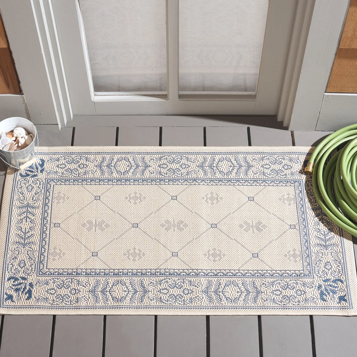 Safavieh Courtyard 2'-0" x 3'-7" Rug in Natural / Blue