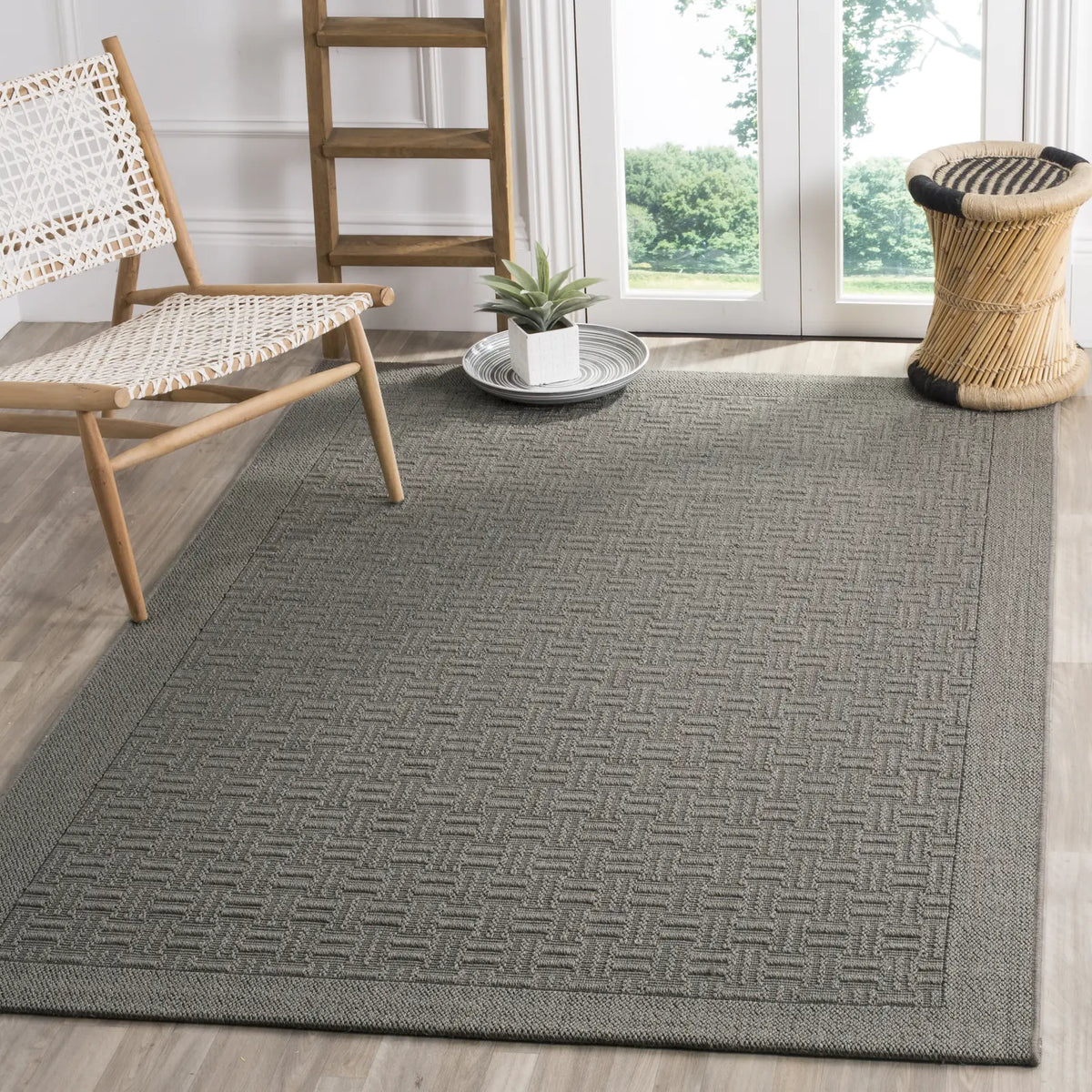 Safavieh Palm Beach 4'-0" x 6'-0" Rug in Ash