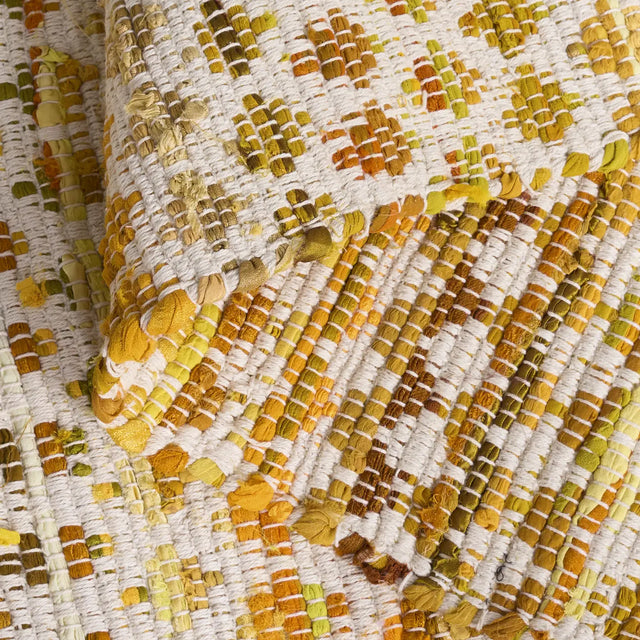 Safavieh Montauk 4'-0" x 6'-0" Rug in Yellow / Ivory