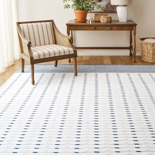 Safavieh Martha Stewart 4'-0" x 6'-0" Rug in Navy / Ivory