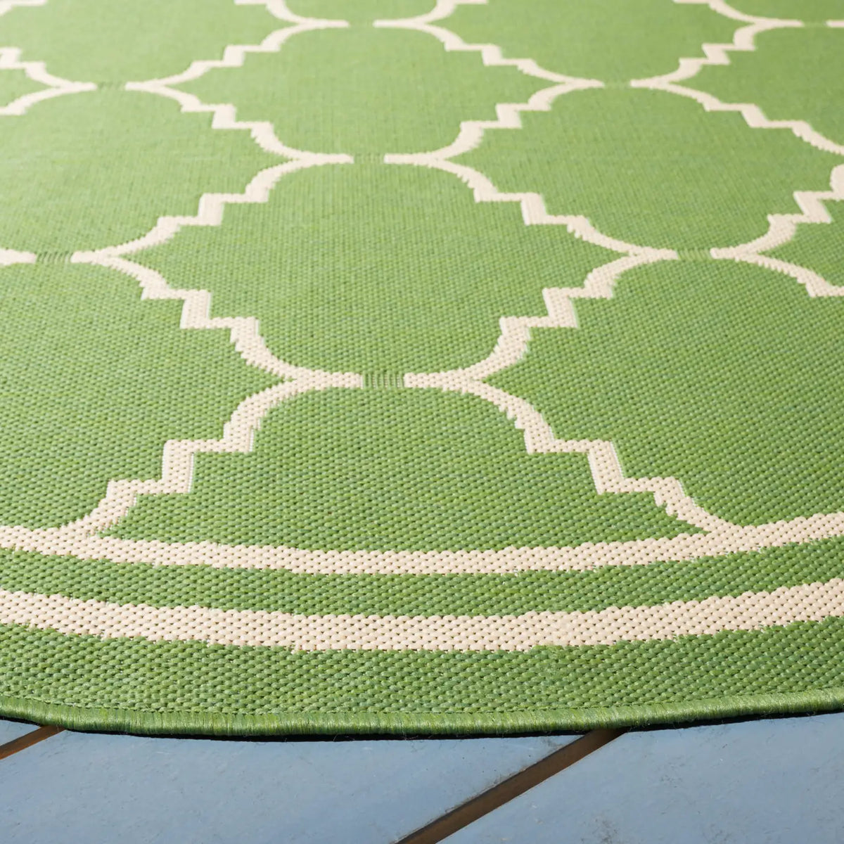 Safavieh Courtyard 6'-7" x 6'-7" Rug in Green / Beige