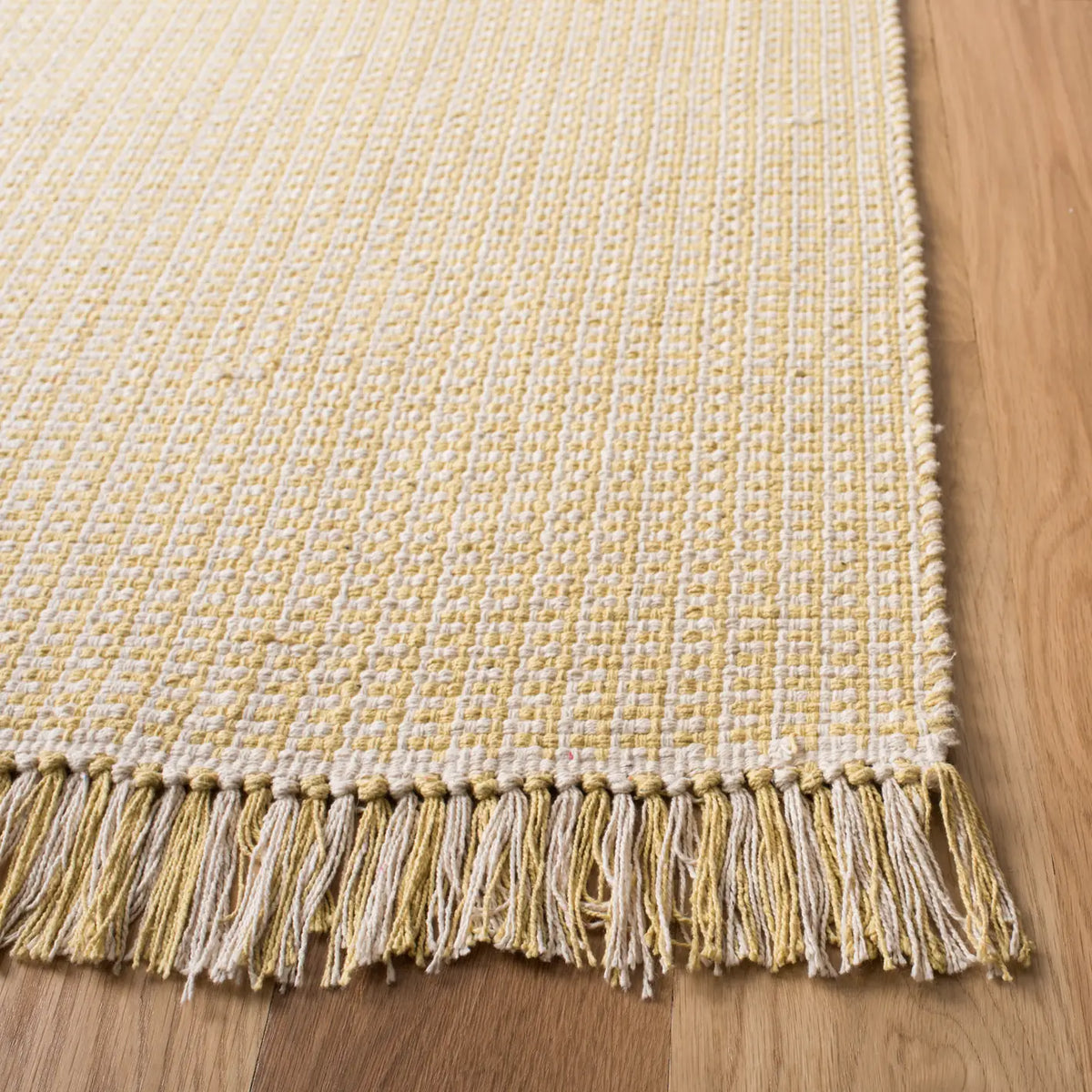 Safavieh Montauk 5'-0" x 8'-0" Rug in Ivory / Yellow