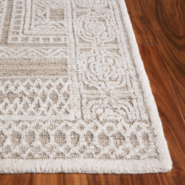 Safavieh Ebony 4'-0" x 6'-0" Rug in Beige / Ivory