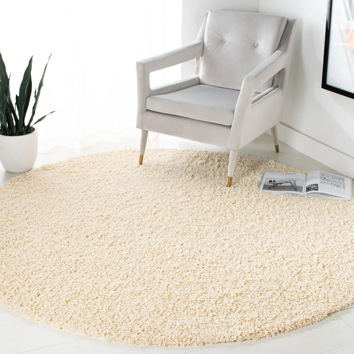 Safavieh Sga-Athens Shag 6'-7" x 6'-7" Rug in Ivory