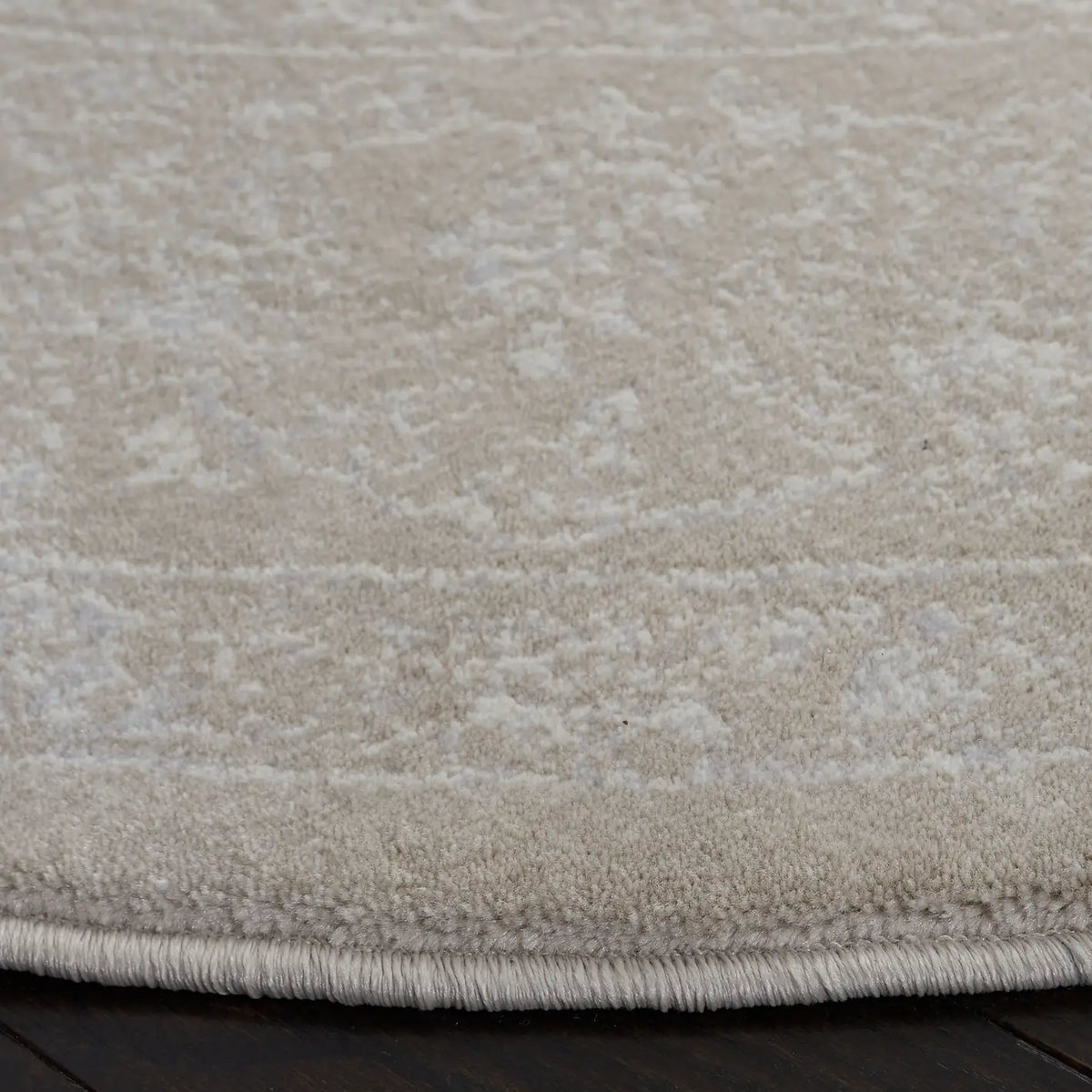 Safavieh Carnegie 6'-7" x 6'-7" Rug in Light Beige / Cream