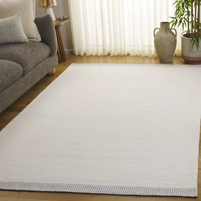Safavieh Vermont 4'-0" x 6'-0" Rug in Ivory / Grey