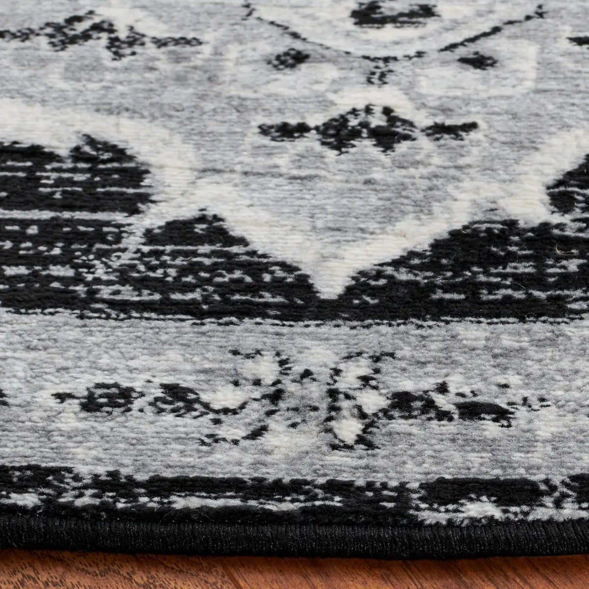 Safavieh Brentwood 6'-7" x 6'-7" Rug in Black / Grey