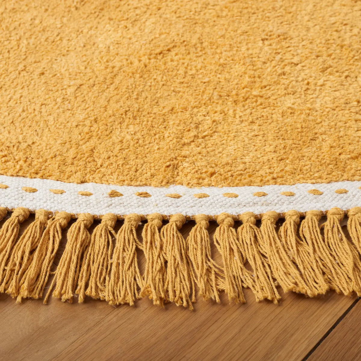 Safavieh Easy Care 6'-0" x 6'-0" Rug in Yellow / Ivory