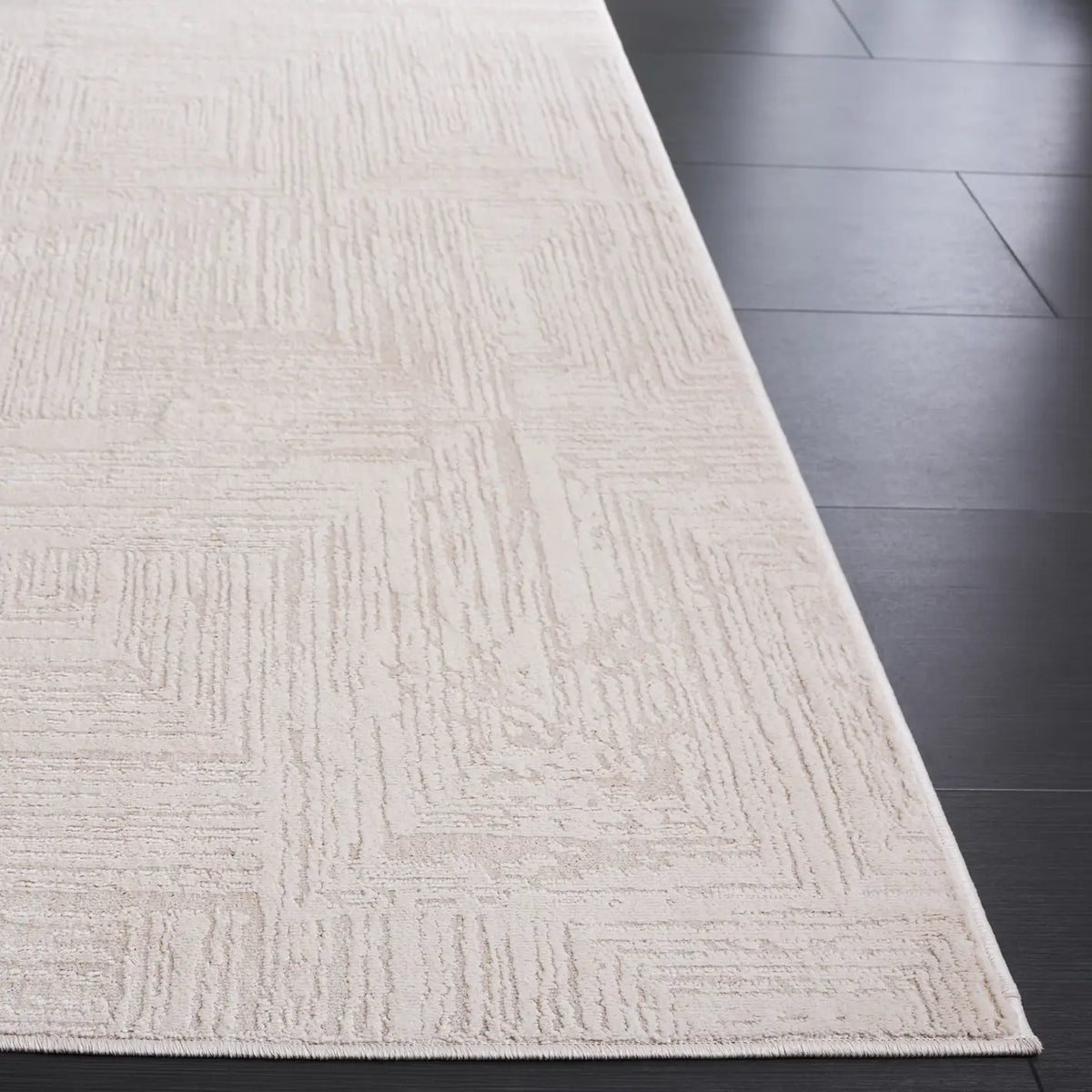 Safavieh Whisper 4'-0" x 6'-0" Rug in Beige