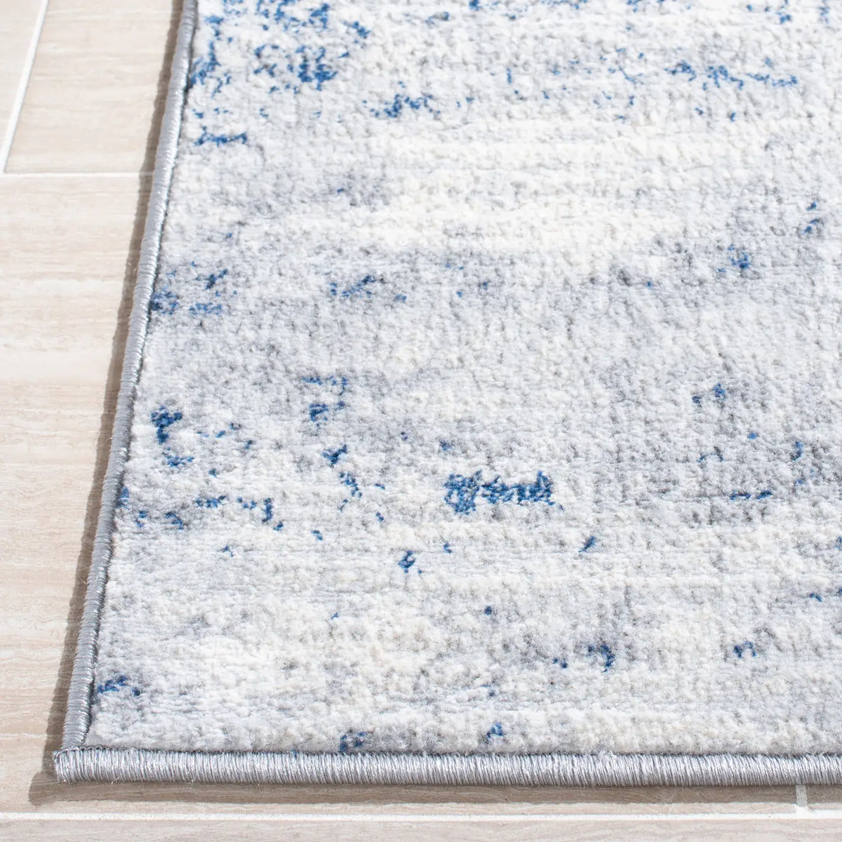 Safavieh Jasper 100 4'-0" x 6'-0" Rug in Blue / Ivory