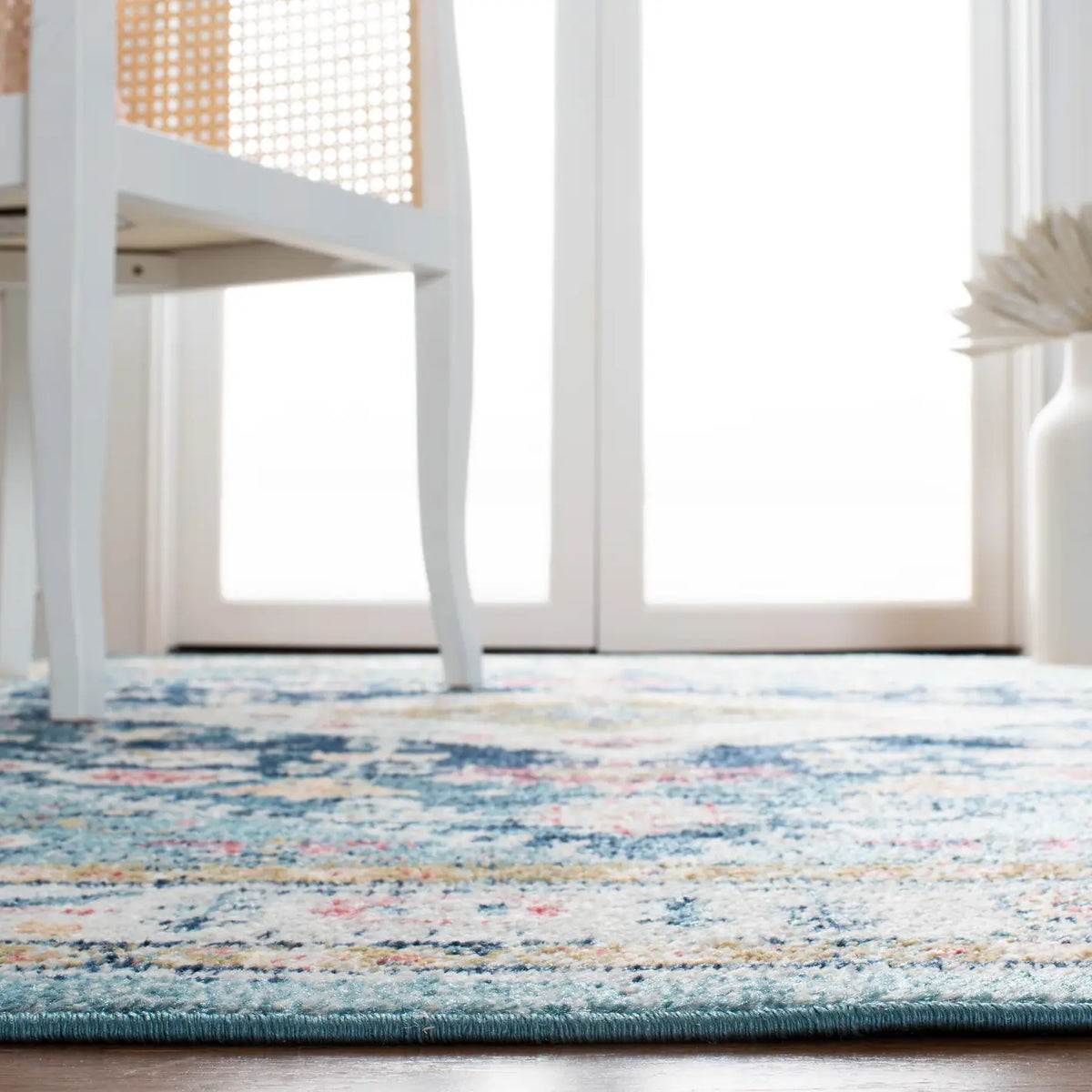 Safavieh Madison 4'-0" x 6'-0" Rug in Light Blue / Ivory