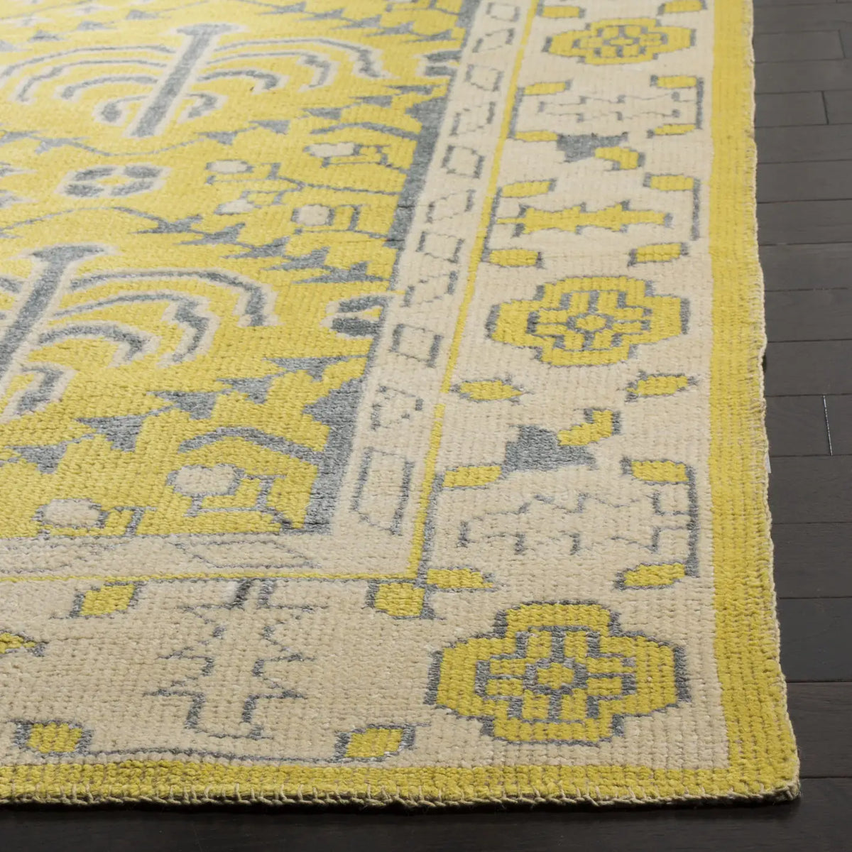 Safavieh Stone Wash 6'-0" x 9'-0" Rug in Yellow